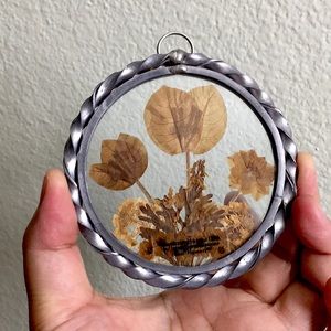 🖤Lasting Impressions Pressed flower hanging decor